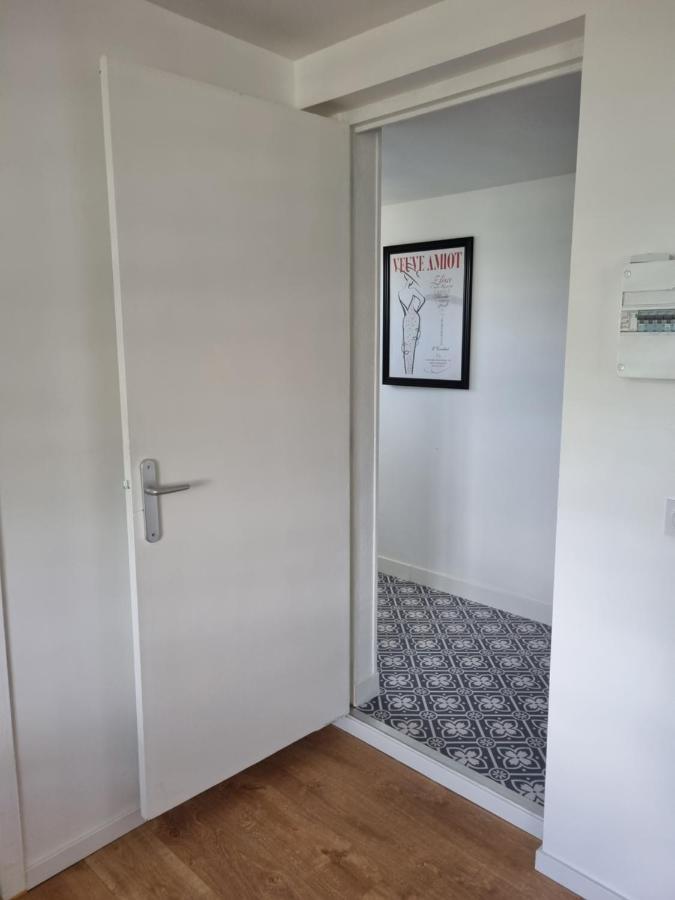 Location Saisonniere Appartement Situe A Saumur Buitenkant foto